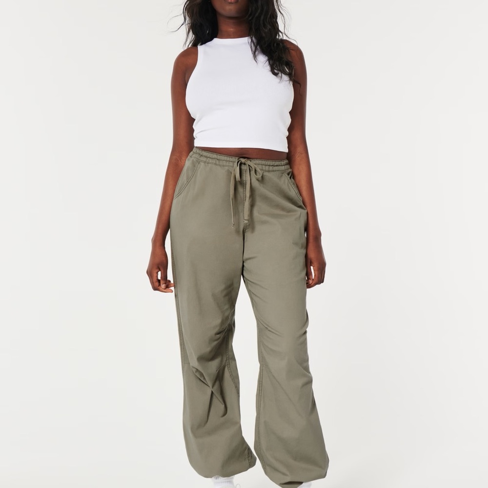 Hollister olive adjustable rise baggy parachute Pants Size L short